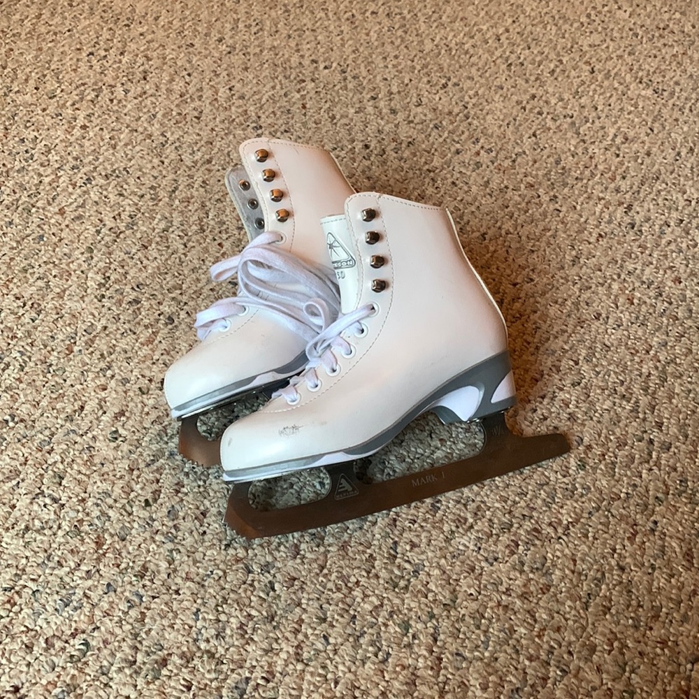 Jackson kids figure skates